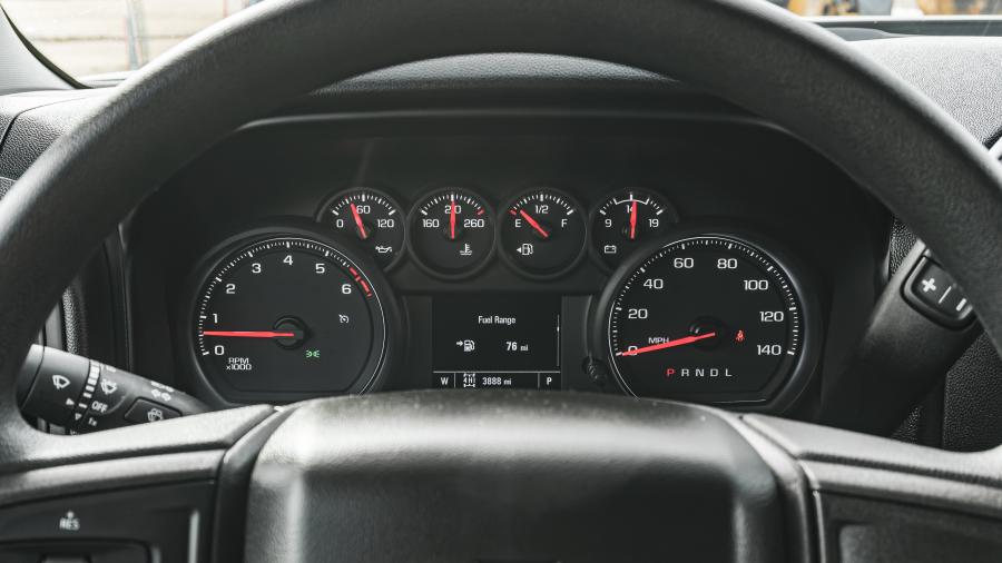 Панель приборов Chevrolet Silverado 2500 HD Custom Crew Cab 2019 года  (фото 34 из 40)